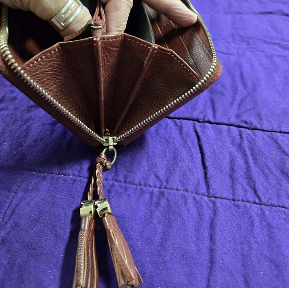 AUTHENTIC GUCCI GG LEATHER TASSEL LONG WALLET EUC - Picture 11 of 13